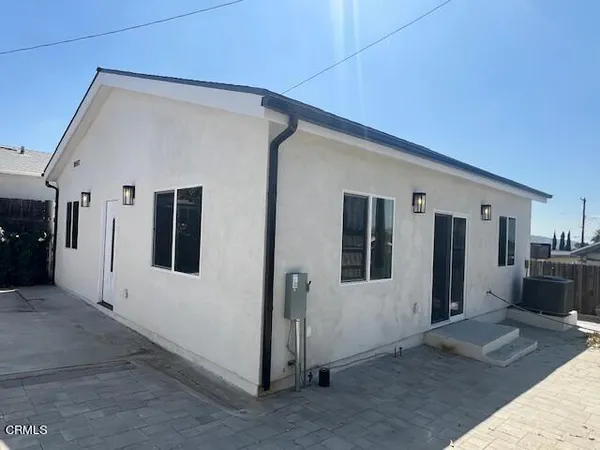 a view of a house with entryway