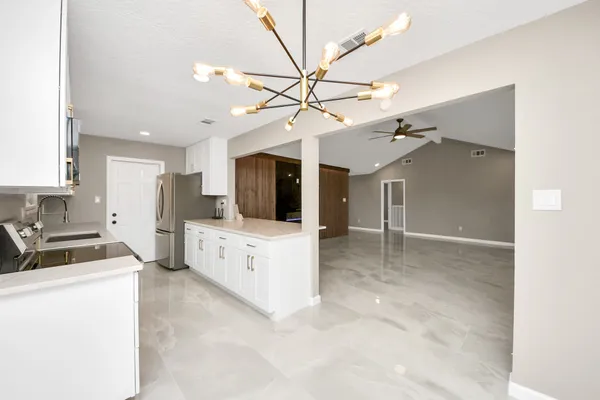 $2,500 | 16222 Forest Bend Avenue, Friendswood, TX 77546