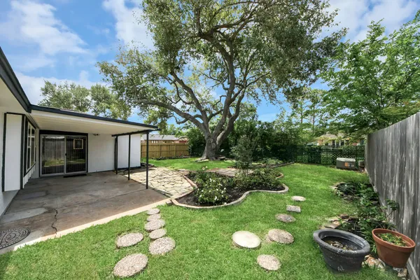 $2,500 | 16222 Forest Bend Avenue, Friendswood, TX 77546