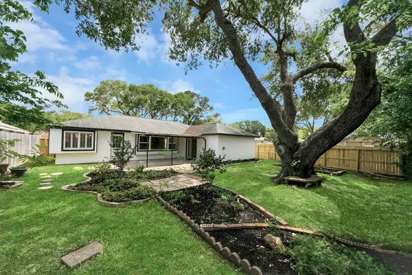 $2,500 | 16222 Forest Bend Avenue, Friendswood, TX 77546