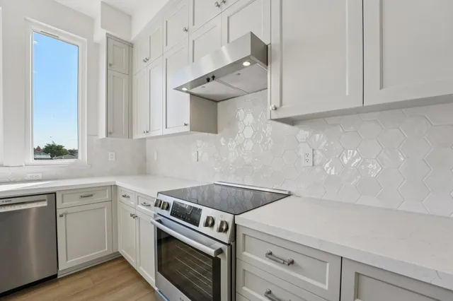 $1,174,961 | 1933 Grand Street, Alameda, CA 94501