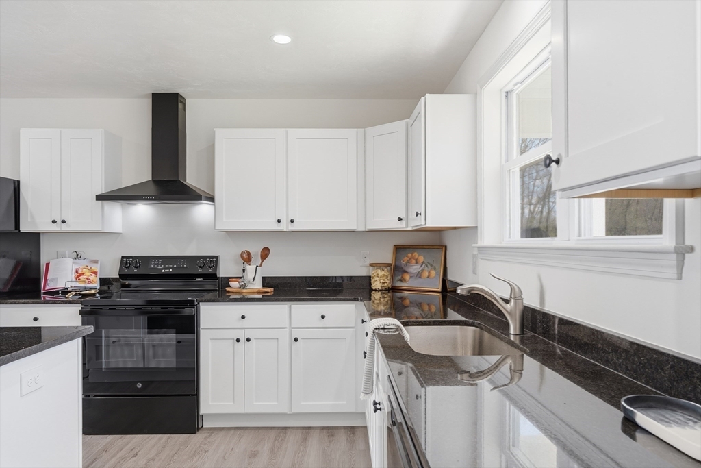 109 Navy Yard Road Dracut, MA 01826 - Photo 10 of 33