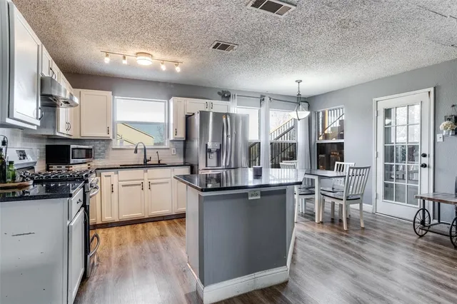 $395,000 | 2809 Southridge Drive, Sachse, TX 75048