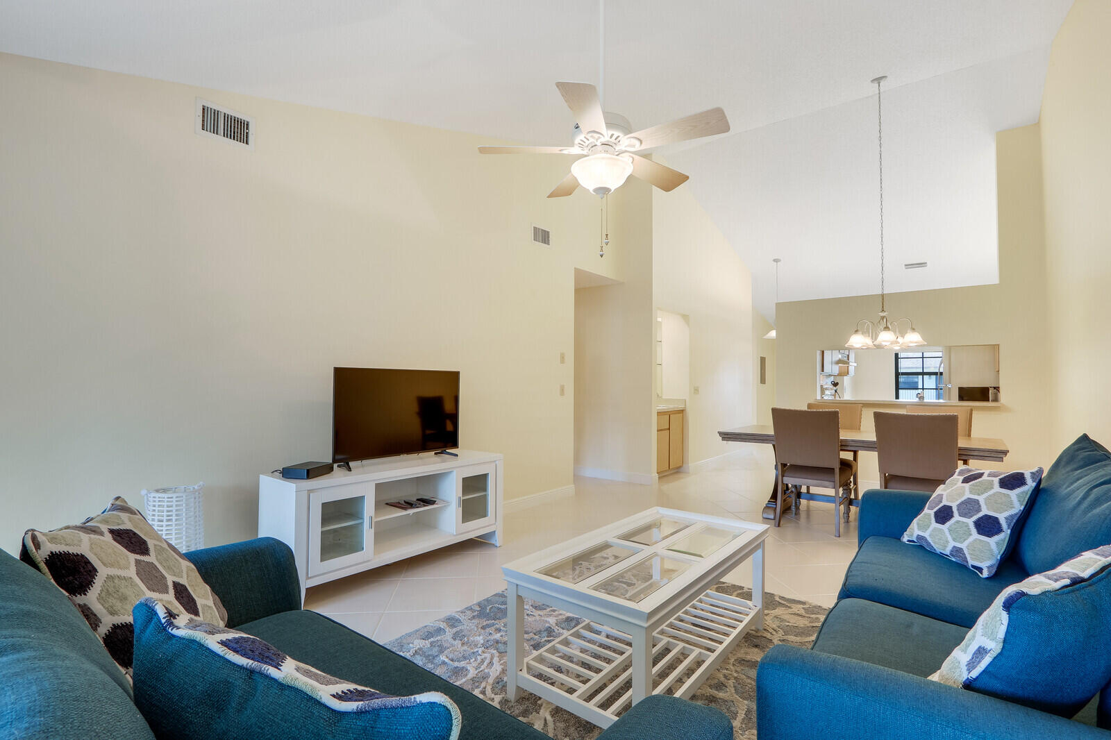 202 Pinecrest Circle, Unit F Jupiter, FL 33458 - Photo 8 of 22 09_Image_9_mls