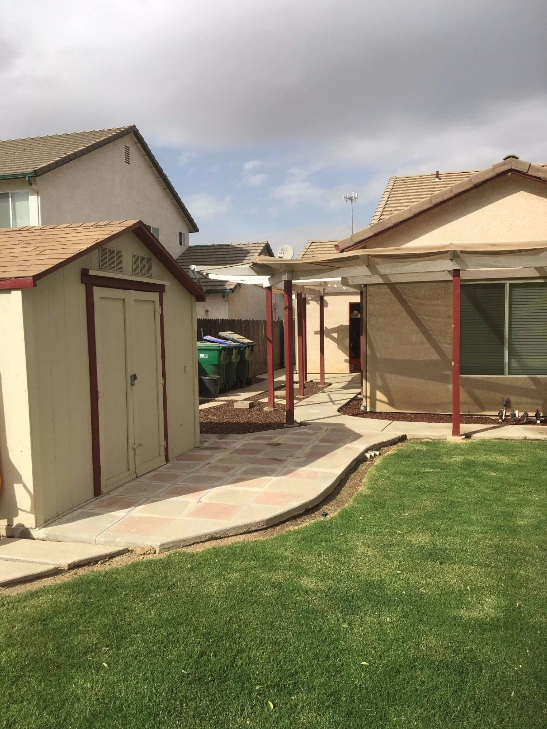 979 Maple Avenue Fowler, CA 93625 - Photo 6 of 10 a view of a backyard of the house