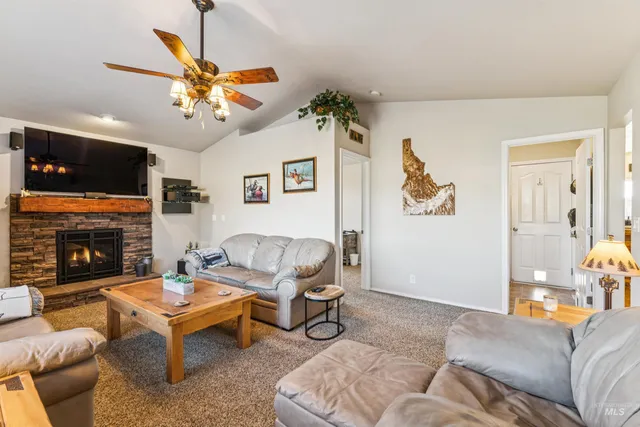 $479,999 | 1050 East Cougar Creek Court, Meridian, ID 83646