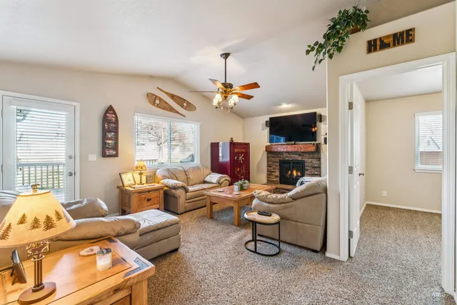 $479,999 | 1050 East Cougar Creek Court, Meridian, ID 83646