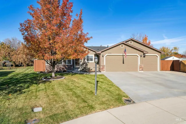 $479,999 | 1050 East Cougar Creek Court, Meridian, ID 83646