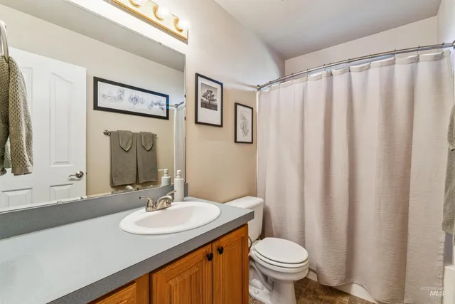 $479,999 | 1050 East Cougar Creek Court, Meridian, ID 83646