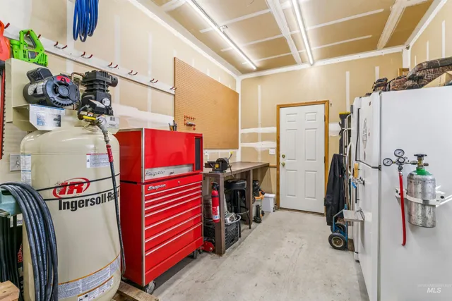 $479,999 | 1050 East Cougar Creek Court, Meridian, ID 83646