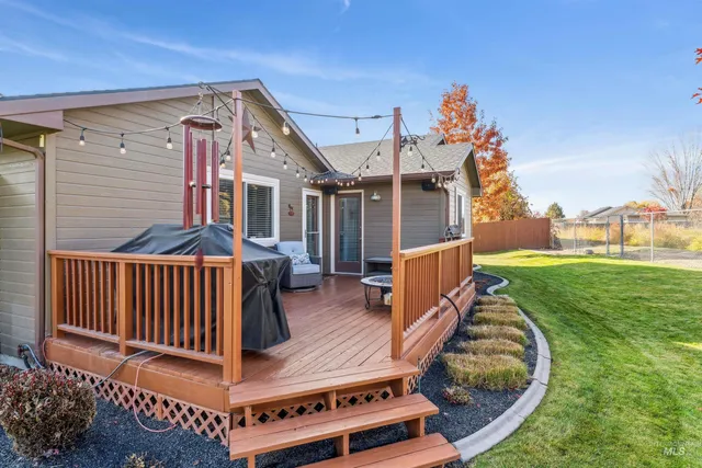 $479,999 | 1050 East Cougar Creek Court, Meridian, ID 83646