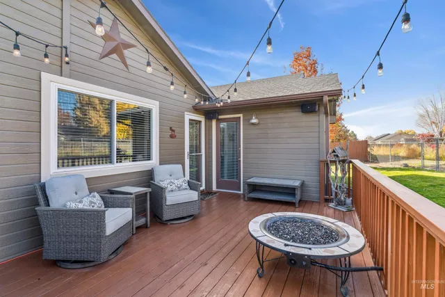 $479,999 | 1050 East Cougar Creek Court, Meridian, ID 83646