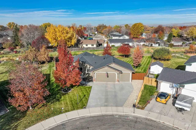 $479,999 | 1050 East Cougar Creek Court, Meridian, ID 83646