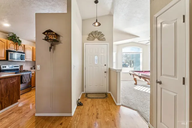 $479,999 | 1050 East Cougar Creek Court, Meridian, ID 83646