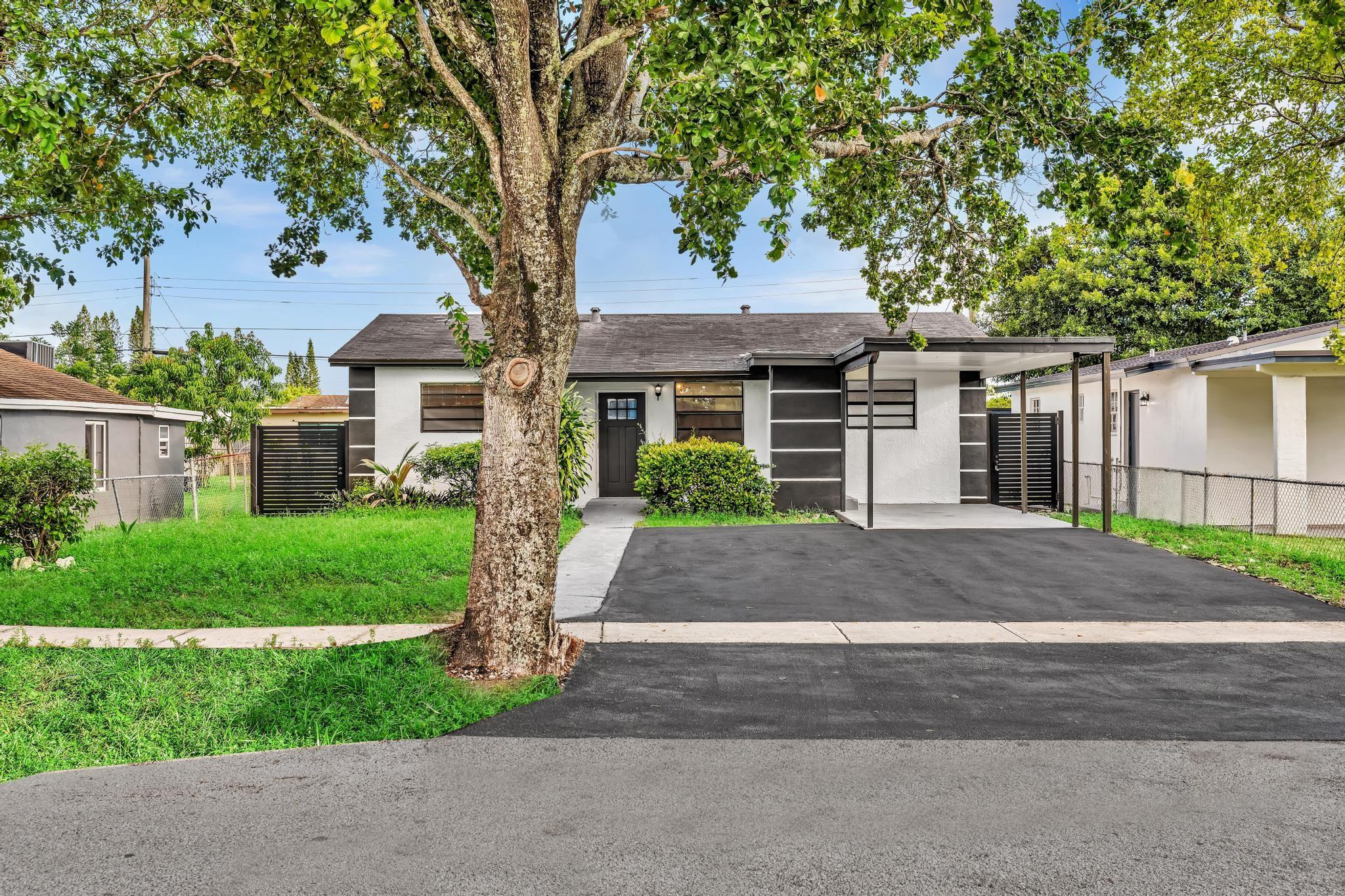 5361 Flagler Street Hollywood, FL 33021 - Photo 2 of 34 Photo 2