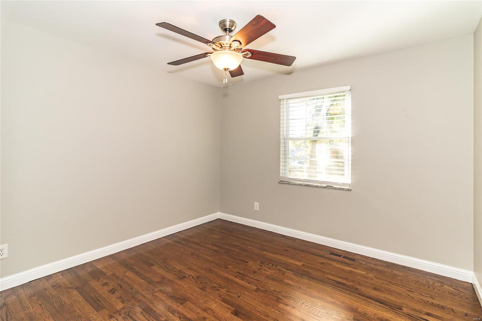 123 Oakside Lane Kirkwood, MO 63122 - Photo 12 of 27