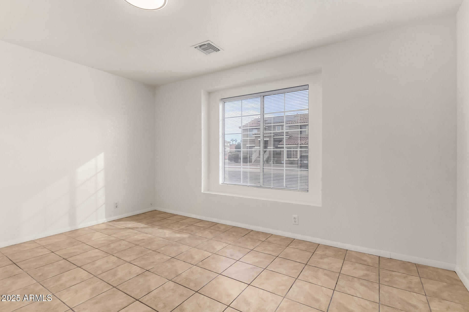 4010 West Wethersfield Road Phoenix, AZ 85029 - Photo 25 of 43 a view of an empty room with window