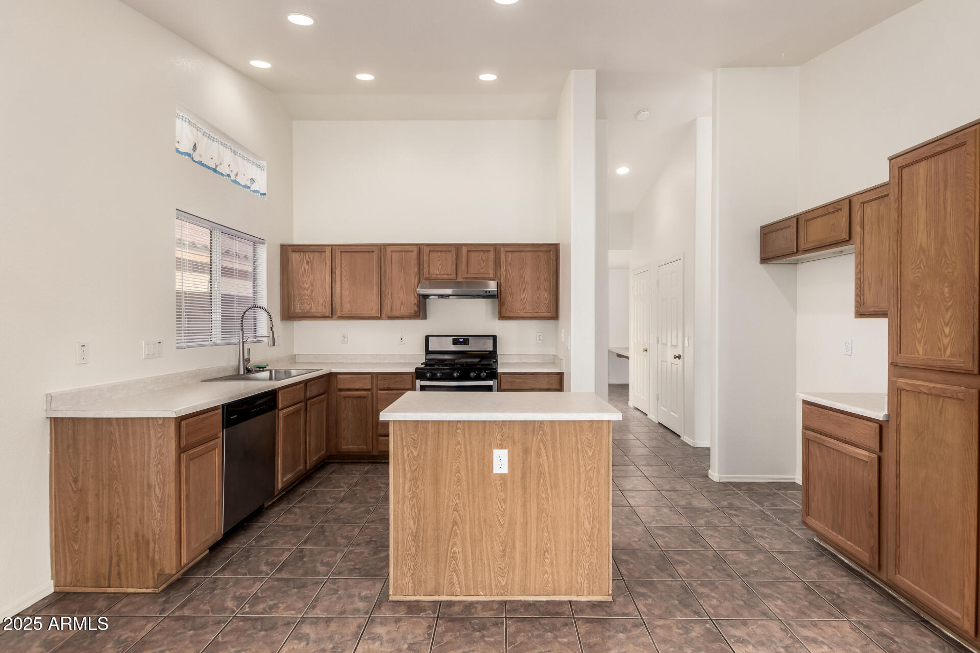 4010 West Wethersfield Road Phoenix, AZ 85029 - Photo 10 of 43 a large kitchen with stainless steel appliances granite countertop a stove a sink dishwasher and a refrigerator