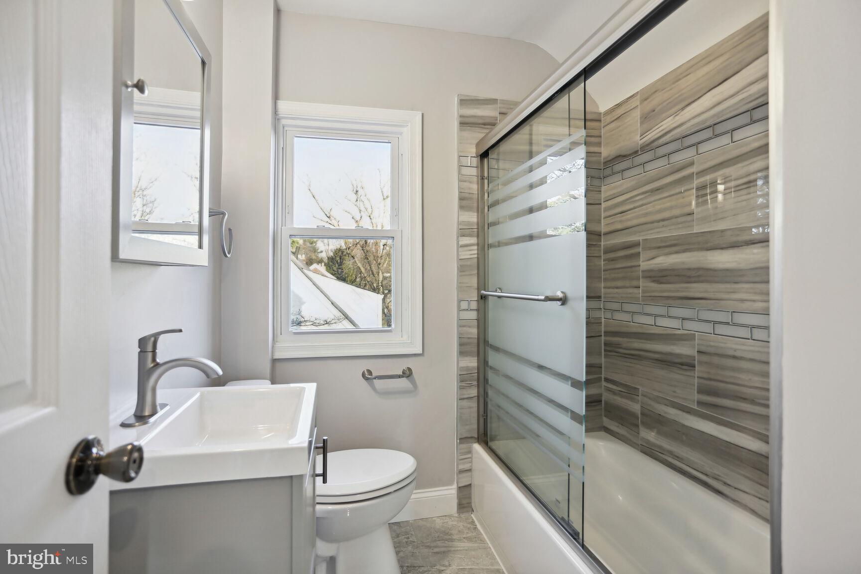 110 Hamilton Avenue Silver Spring, MD 20901 - Photo 11 of 15 Upper Level Full Bath