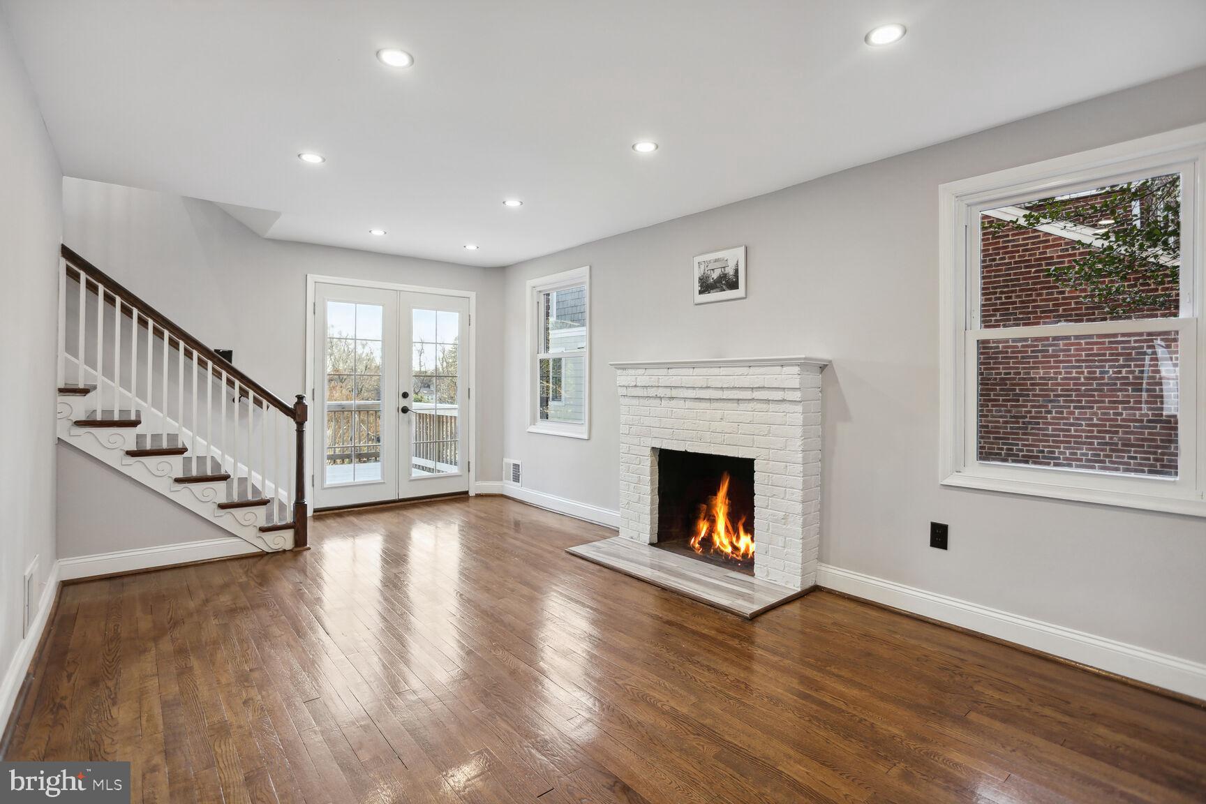 110 Hamilton Avenue Silver Spring, MD 20901 - Photo 2 of 15 Living Room