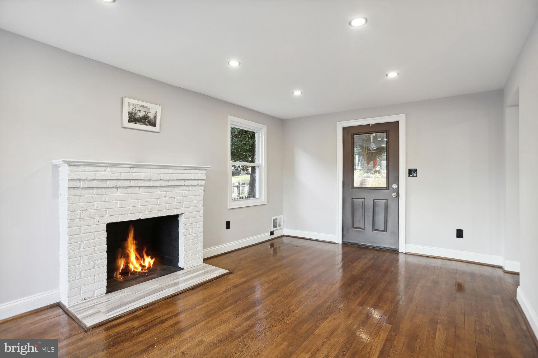 110 Hamilton Avenue Silver Spring, MD 20901 - Photo 3 of 15 Living Room