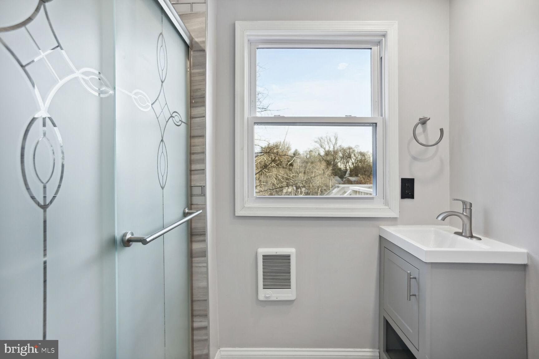 110 Hamilton Avenue Silver Spring, MD 20901 - Photo 7 of 15 Main Level Full Bath