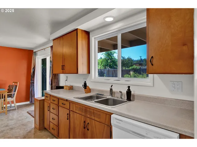 $425,000 | 2130 Grant Street, Eugene, OR 97405