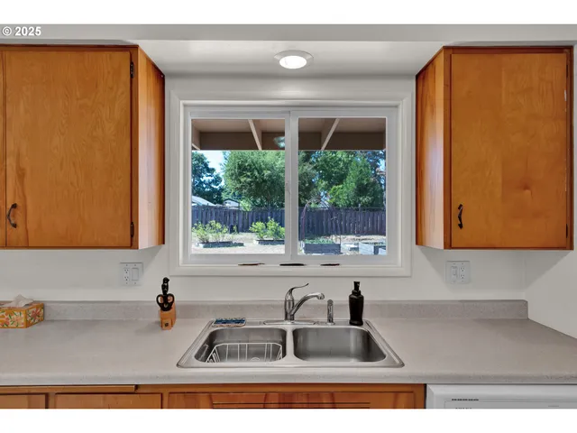 $425,000 | 2130 Grant Street, Eugene, OR 97405