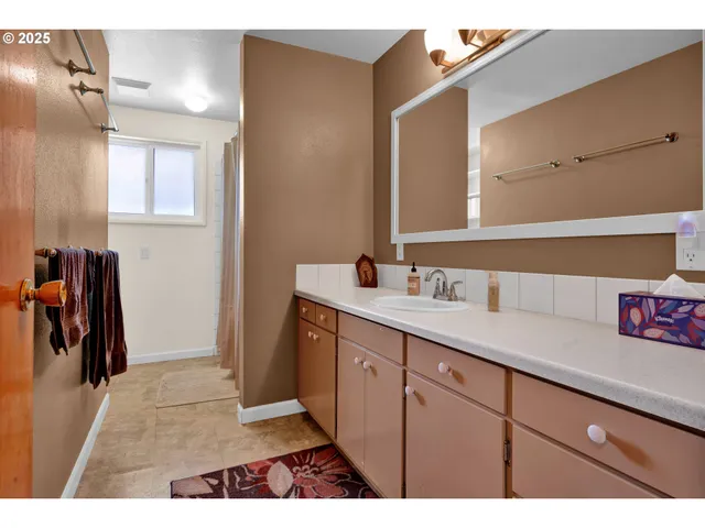 $425,000 | 2130 Grant Street, Eugene, OR 97405