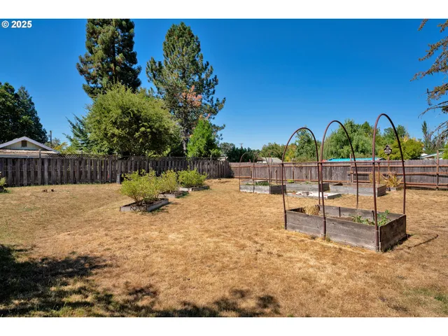 $425,000 | 2130 Grant Street, Eugene, OR 97405