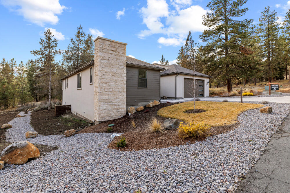 1092 Timber Ridge Loop Klamath Falls, OR 97601 - Photo 4 of 79