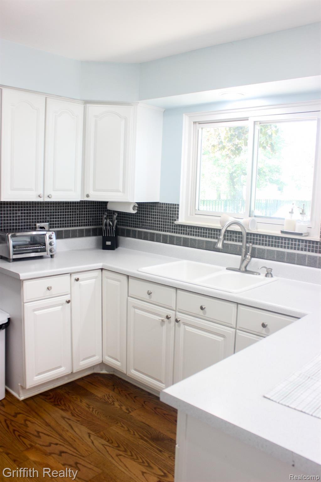 1370 South Hickory Ridge Road Milford, MI 48380 - Photo 12 of 52 10.jpg