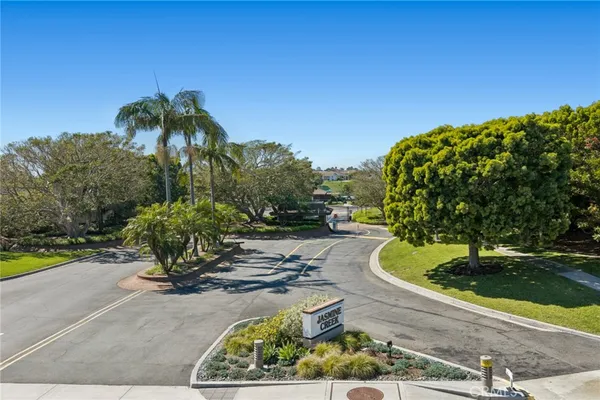 $3,595,000 | 15 Curl Drive, Corona del Mar, CA 92625
