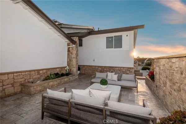 $3,595,000 | 15 Curl Drive, Corona del Mar, CA 92625