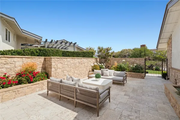 $3,595,000 | 15 Curl Drive, Corona del Mar, CA 92625