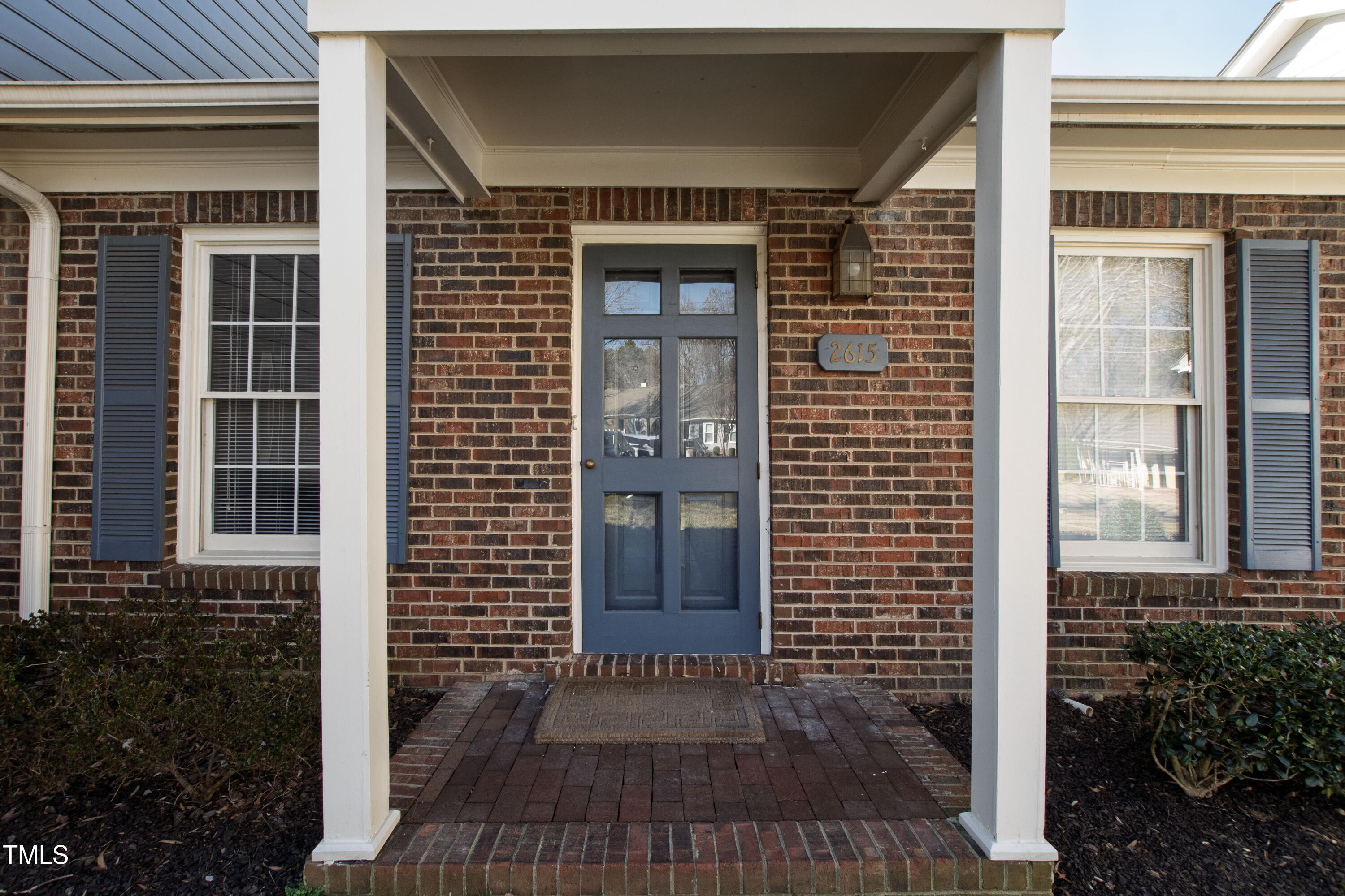 2615 Cottage Circle Raleigh, NC 27613 - Photo 3 of 27