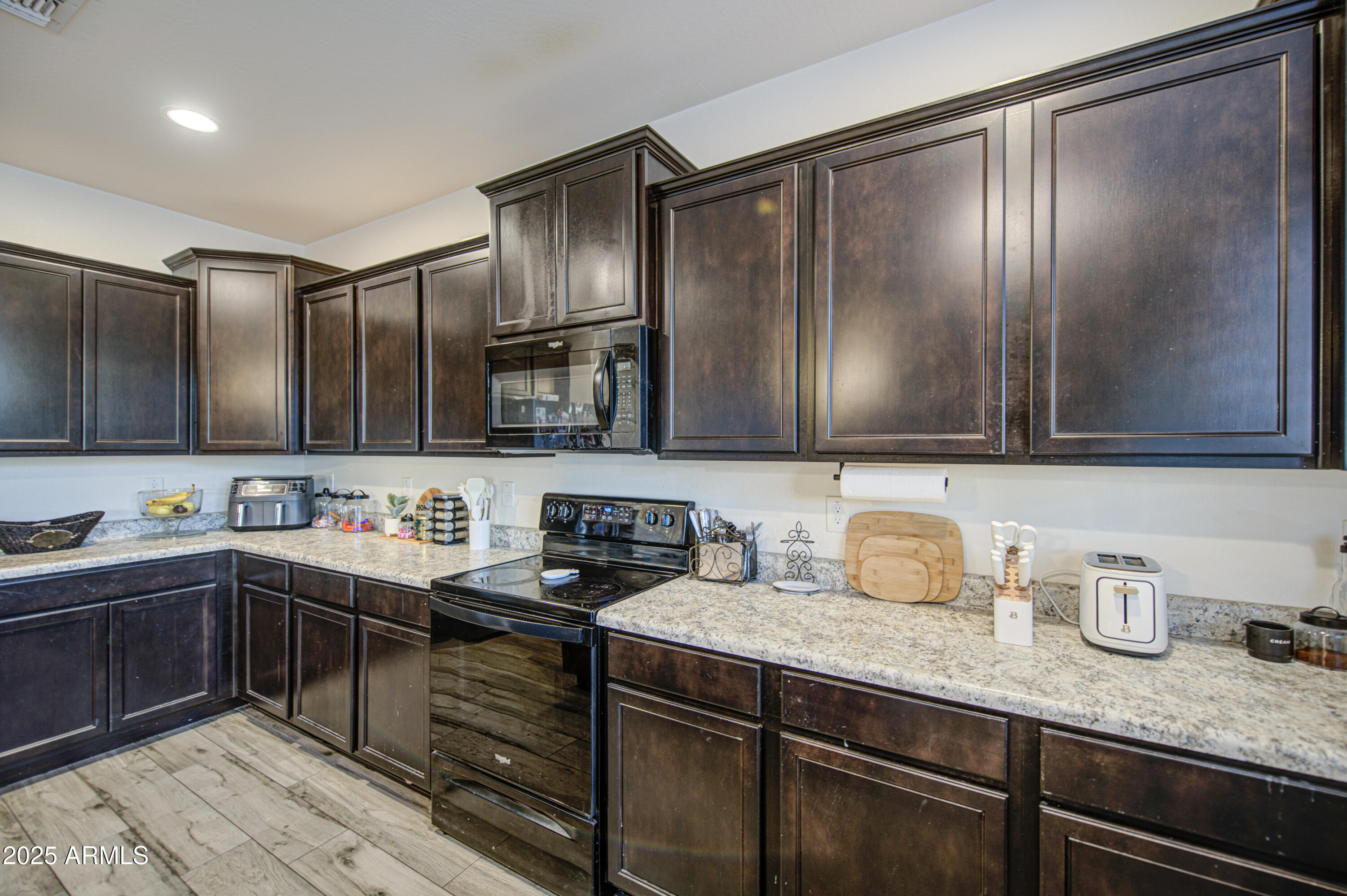 10426 West Crown King Road Tolleson, AZ 85353 - Photo 13 of 43 Kitchen 4