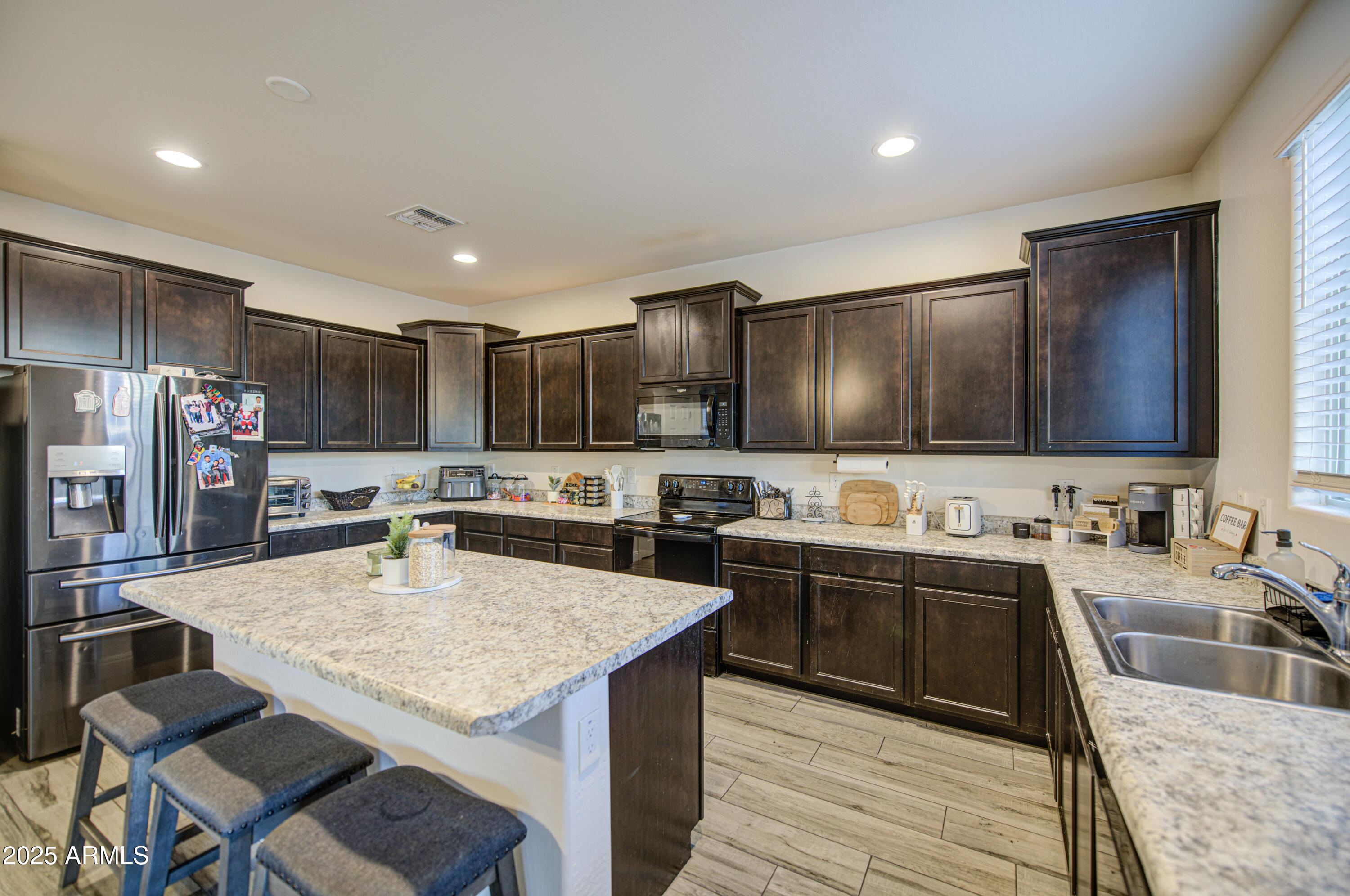 10426 West Crown King Road Tolleson, AZ 85353 - Photo 14 of 43 Kitchen 5