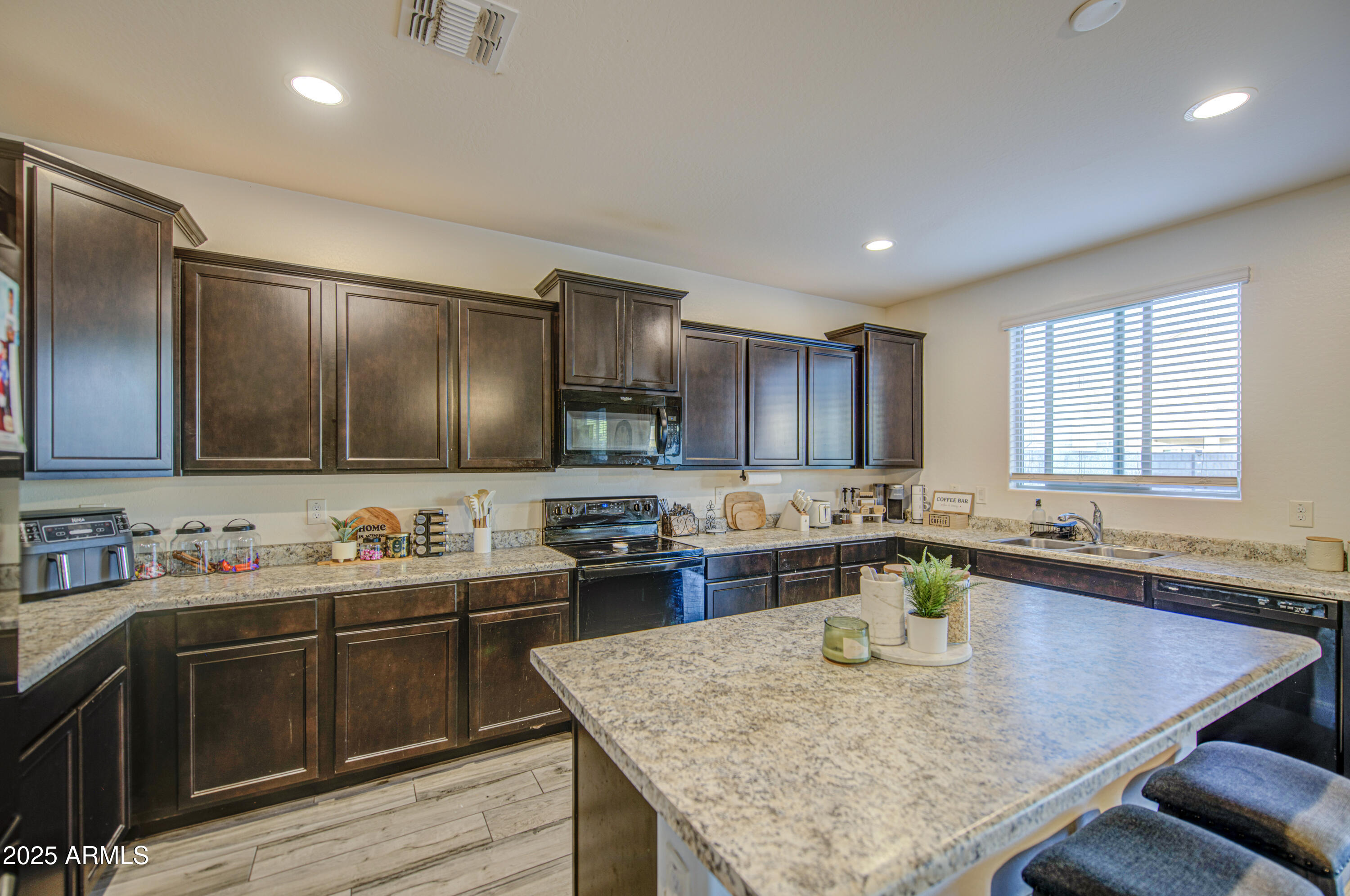 10426 West Crown King Road Tolleson, AZ 85353 - Photo 16 of 43 Kitchen 7