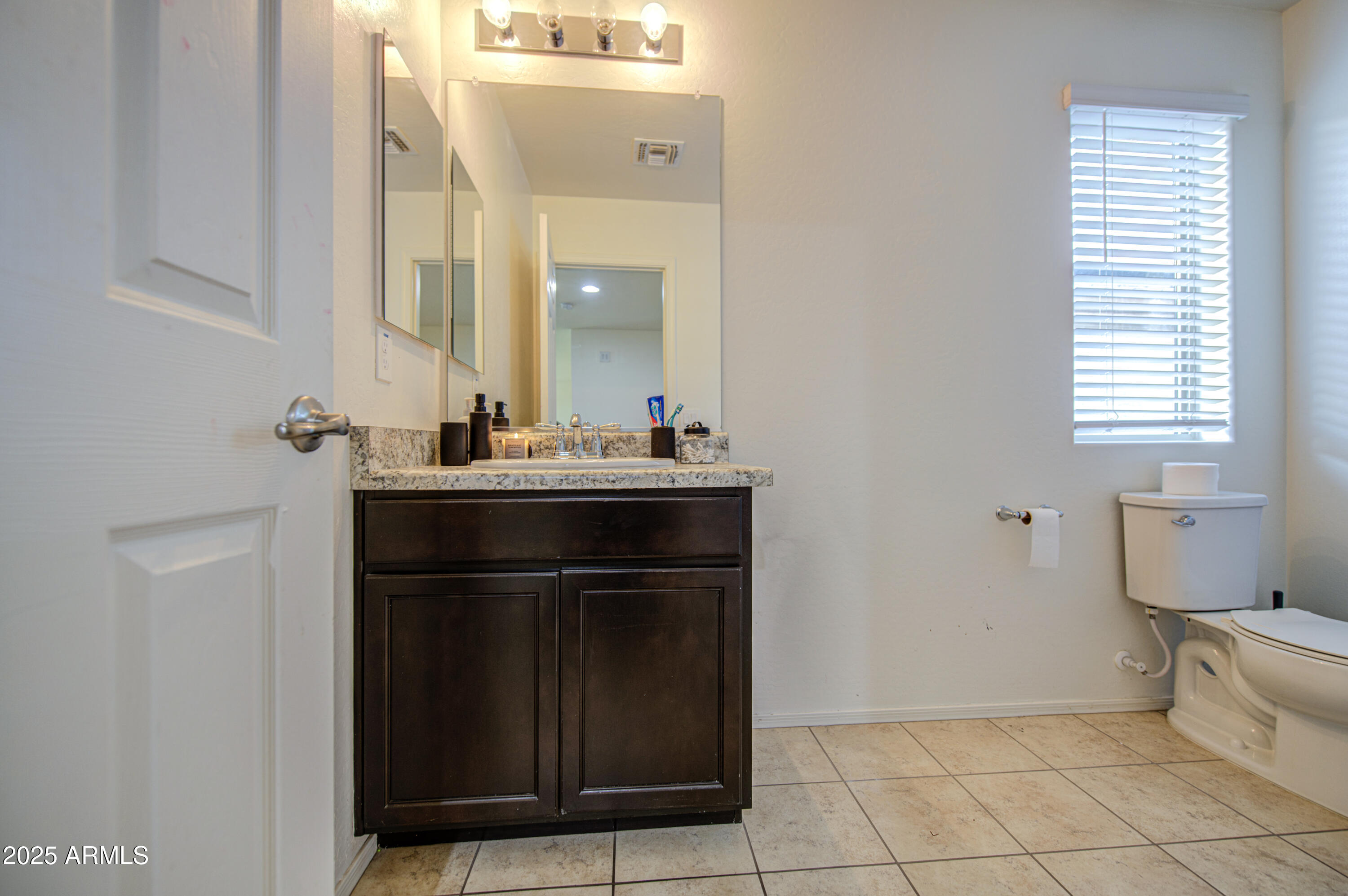 10426 West Crown King Road Tolleson, AZ 85353 - Photo 34 of 43 Bathroom 3-pic 1
