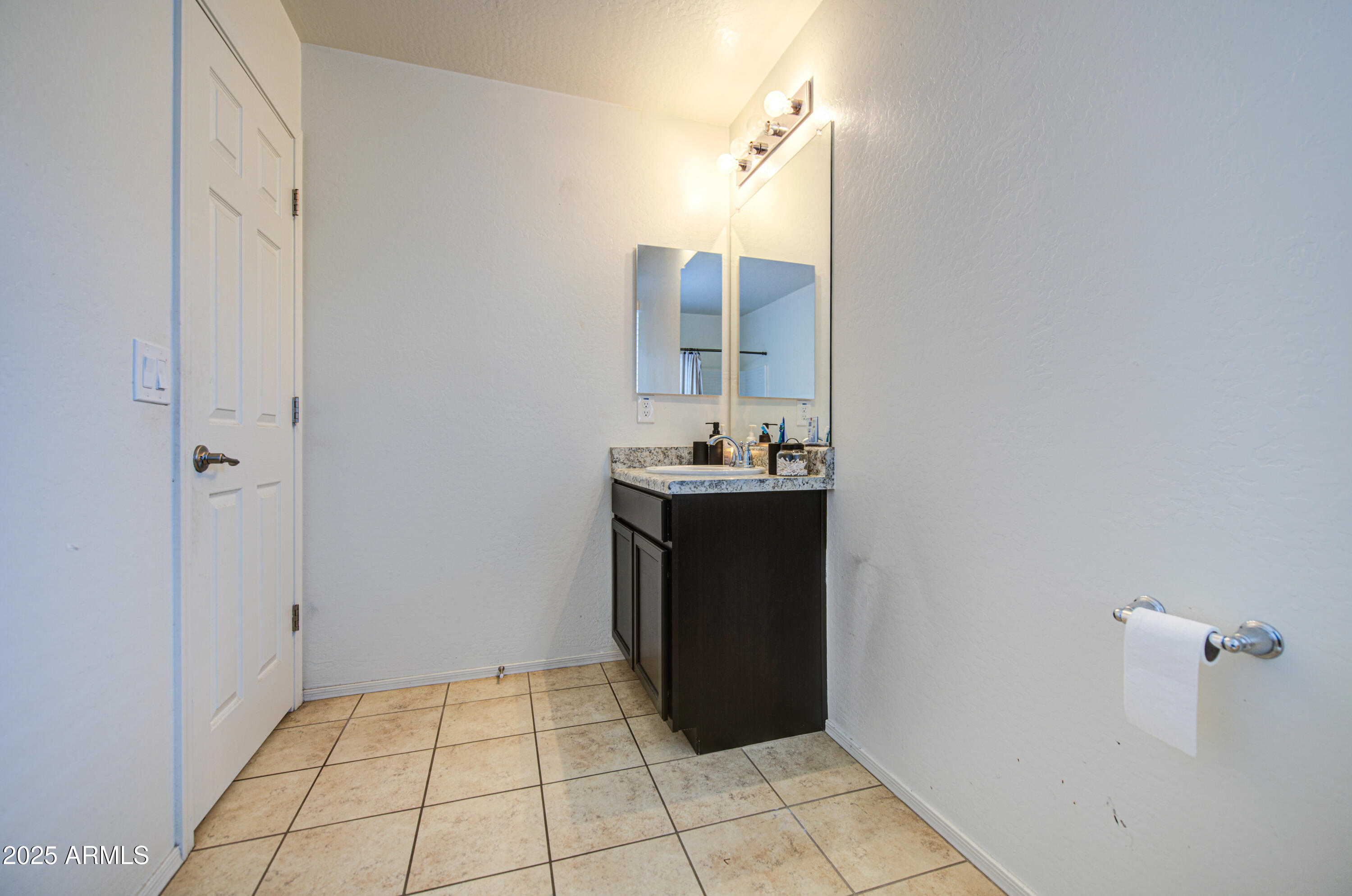 10426 West Crown King Road Tolleson, AZ 85353 - Photo 36 of 43 Bathroom 3-pic 3