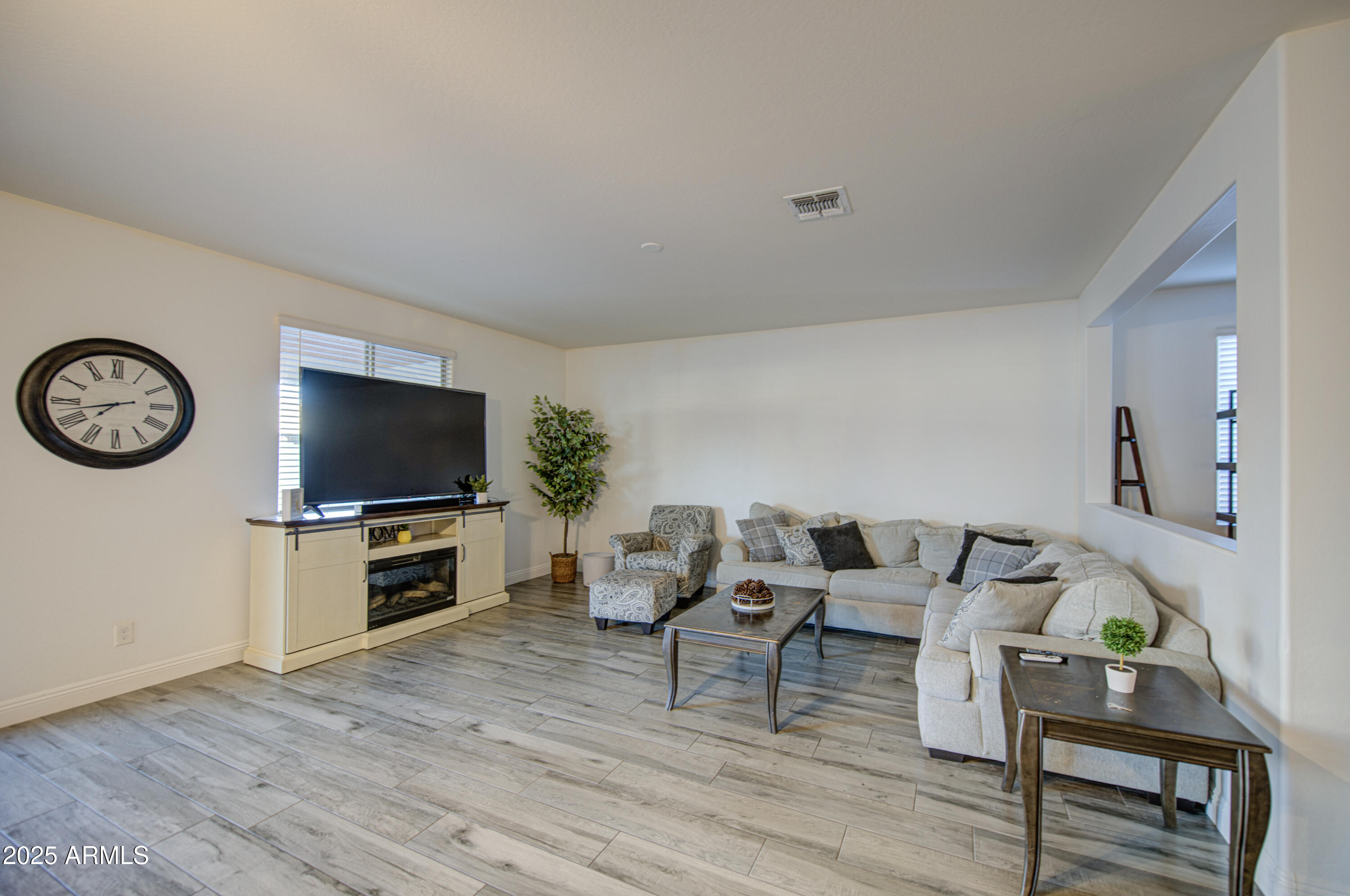 10426 West Crown King Road Tolleson, AZ 85353 - Photo 5 of 43 Living Room 1