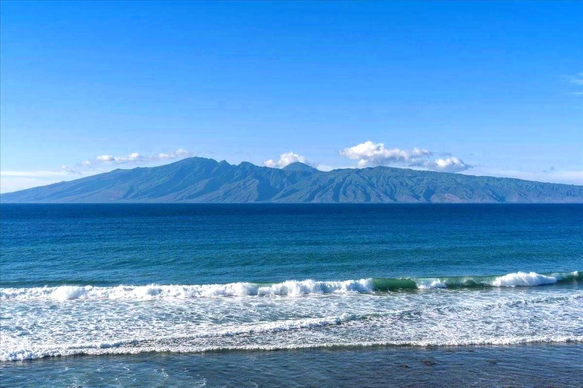 3445 Lower Honoapiilani Road, Unit 502 Lahaina, HI 96761 - Photo 5 of 50 a view of a interior of the house