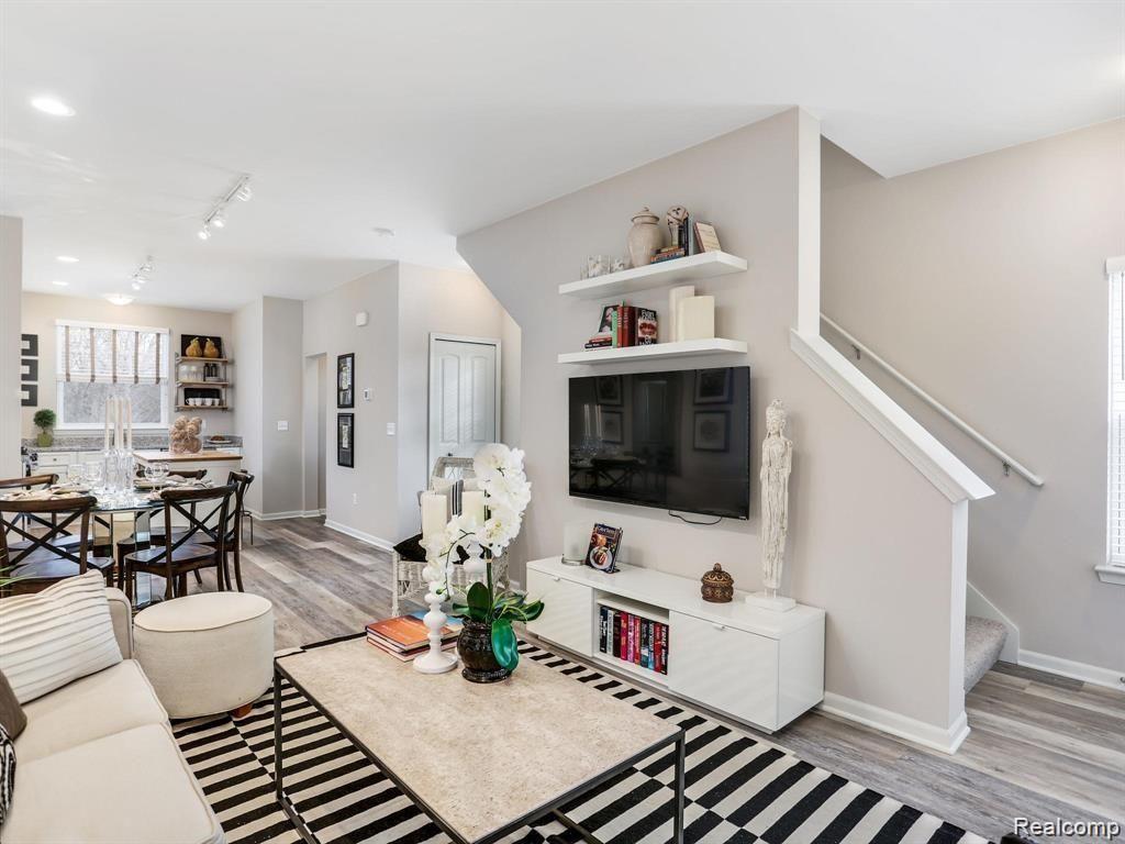 3329 North Squirrel Road Auburn Hills, MI 48326 - Photo 13 of 28 Main level model