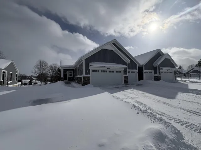 $556,470 | 2553 Ravines Trail Drive Southwest, Byron Center, MI 49315