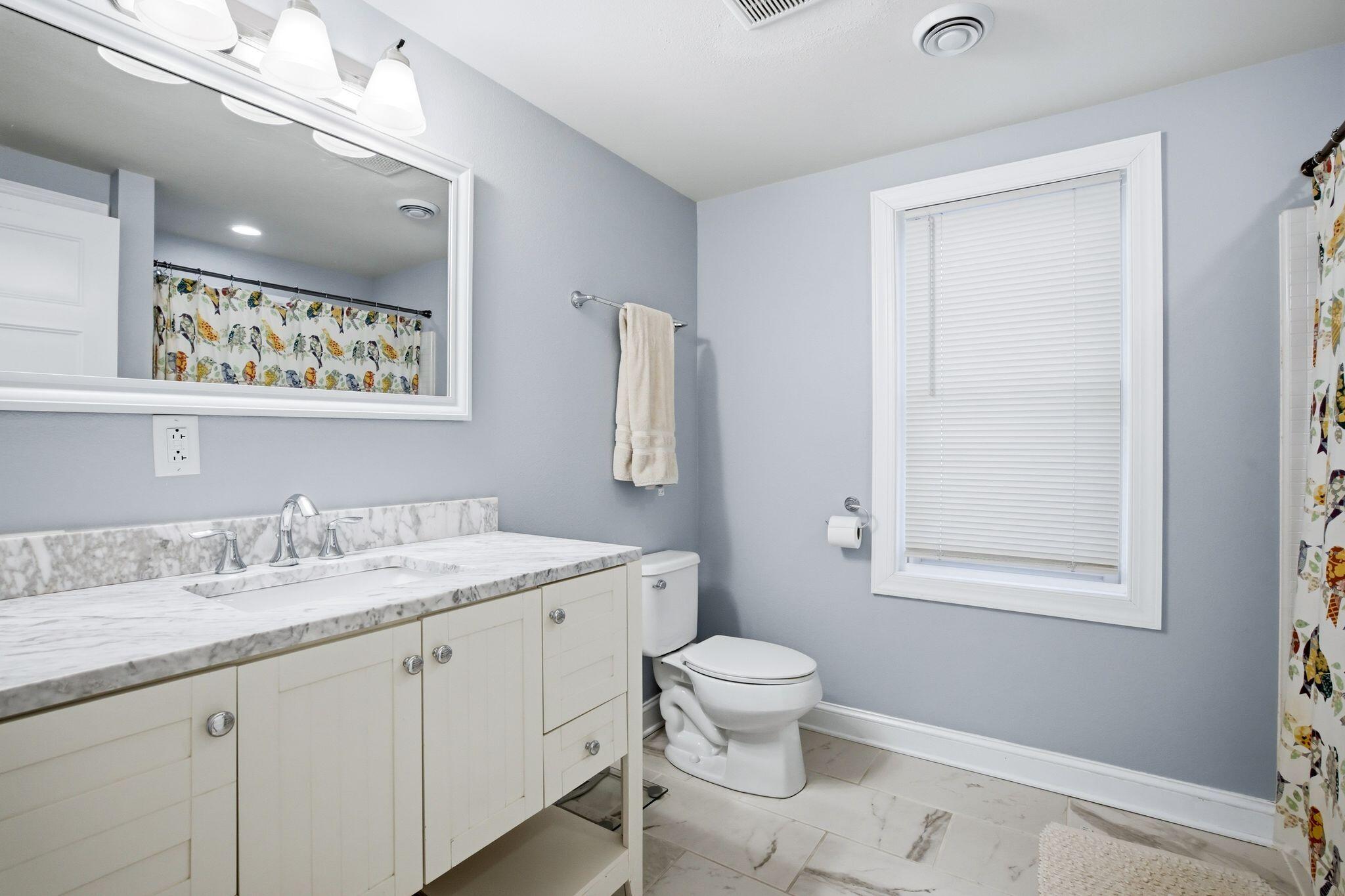 1923 North 2nd Street Milwaukee, WI 53212 - Photo 26 of 33 Primary Bath