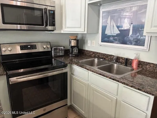 $2,100 | 1205 Century Oaks Drive, Unit C, Gulfport, MS 39507