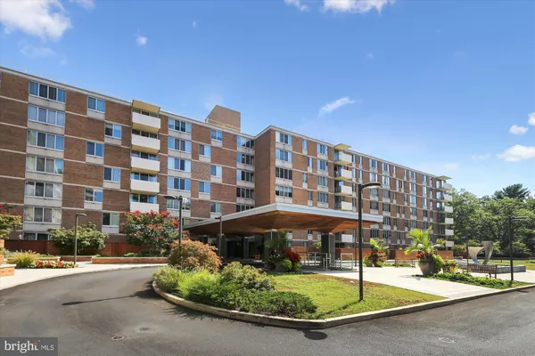 $3,200 | 2939 Van Ness Street Northwest, Unit 1006, Washington, DC 20008