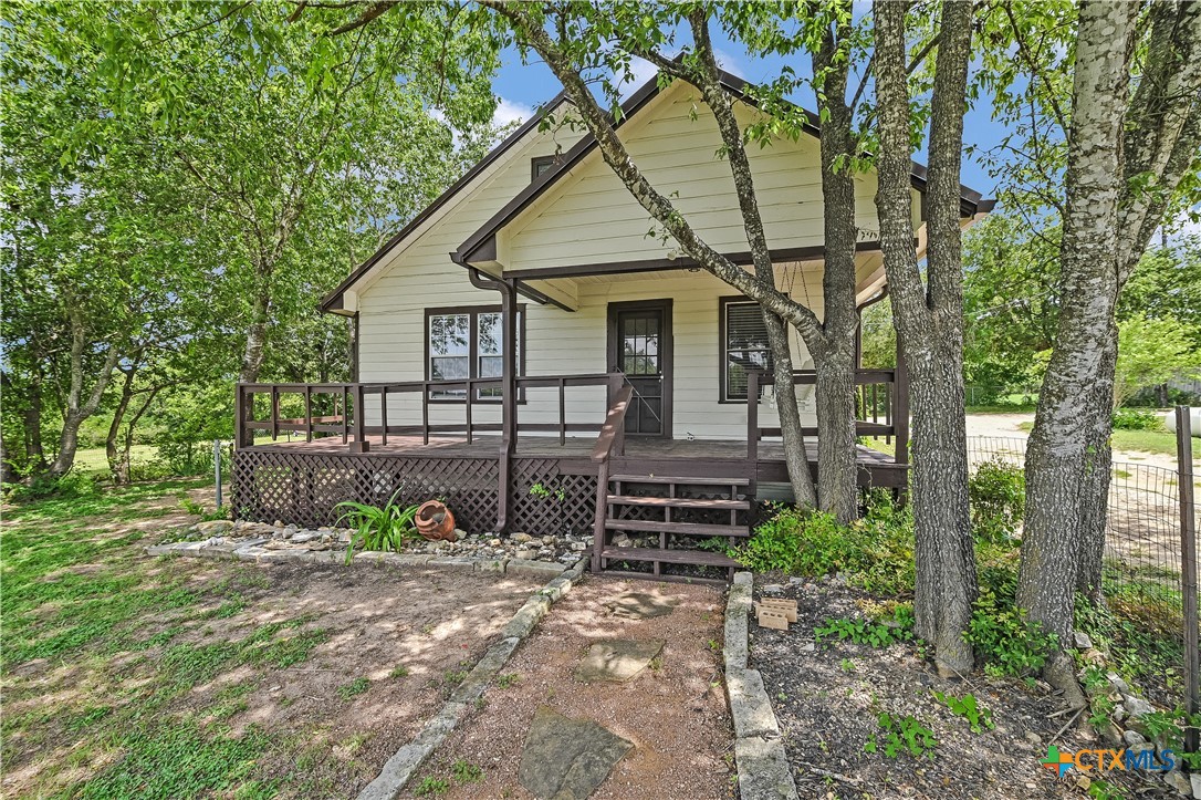 600 County Road 152 Georgetown, TX 78626 - Photo 4 of 24 a front view of a house with a garden