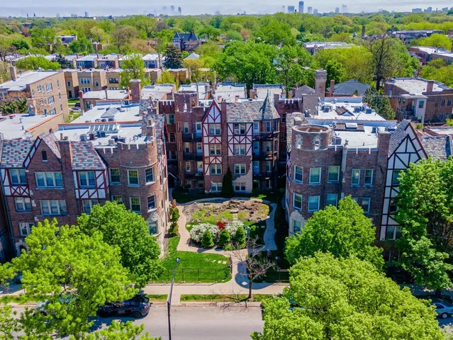 $215,000 | 5717 North Kimball Avenue, Unit 2N, Chicago, IL 60659